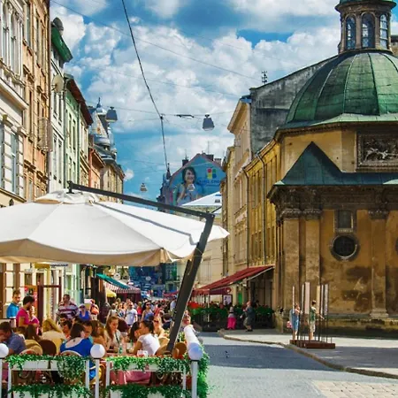 Апартаменты люкс на площі ринок *